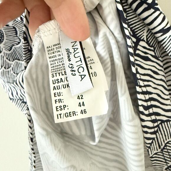 Nautica Tankini Set with Keyhole Navy Floral Top and Solid Navy Bottoms - Size10 - Picture 3 of 8